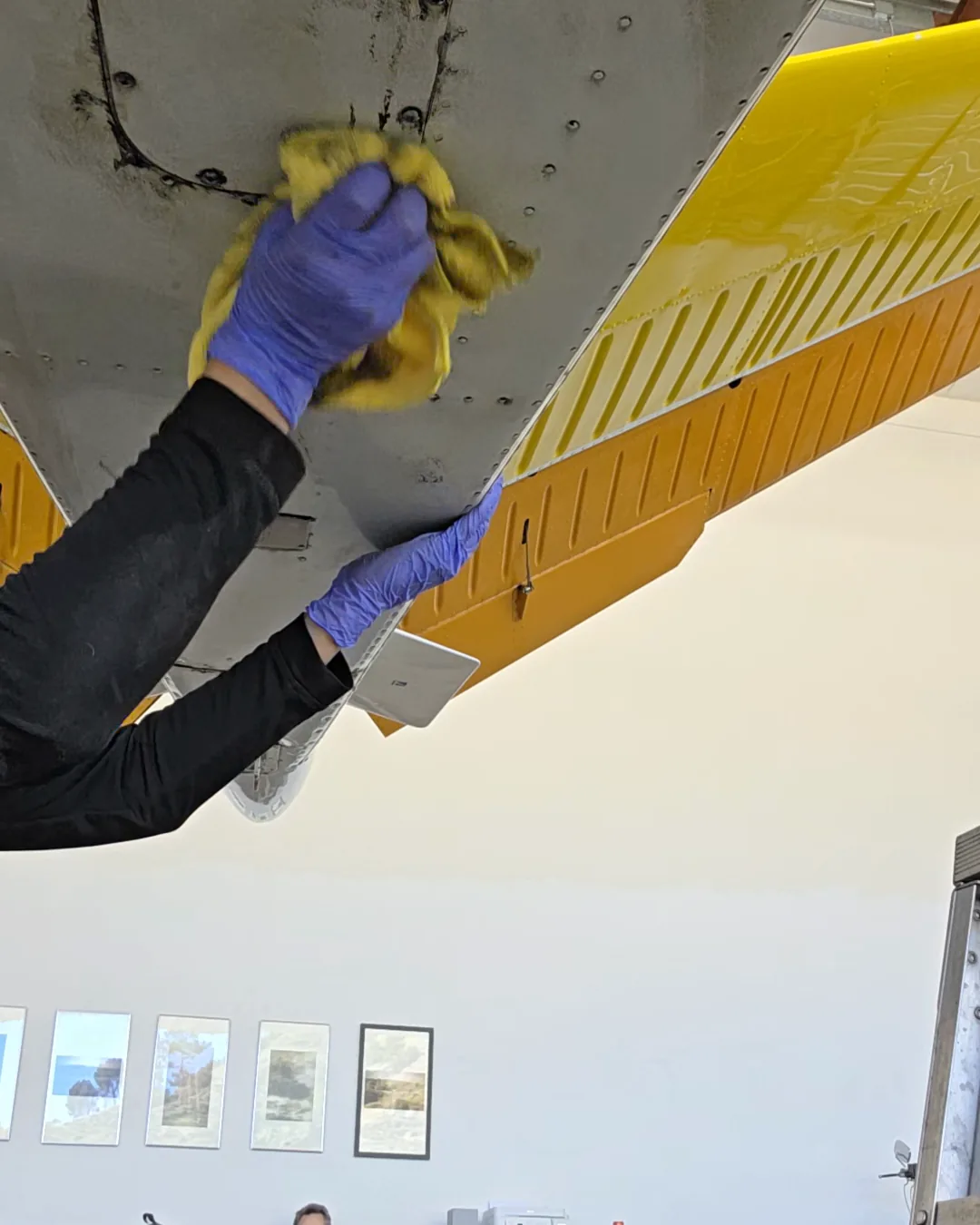 Polishing the bare aluminum belly of an aircraft by hand